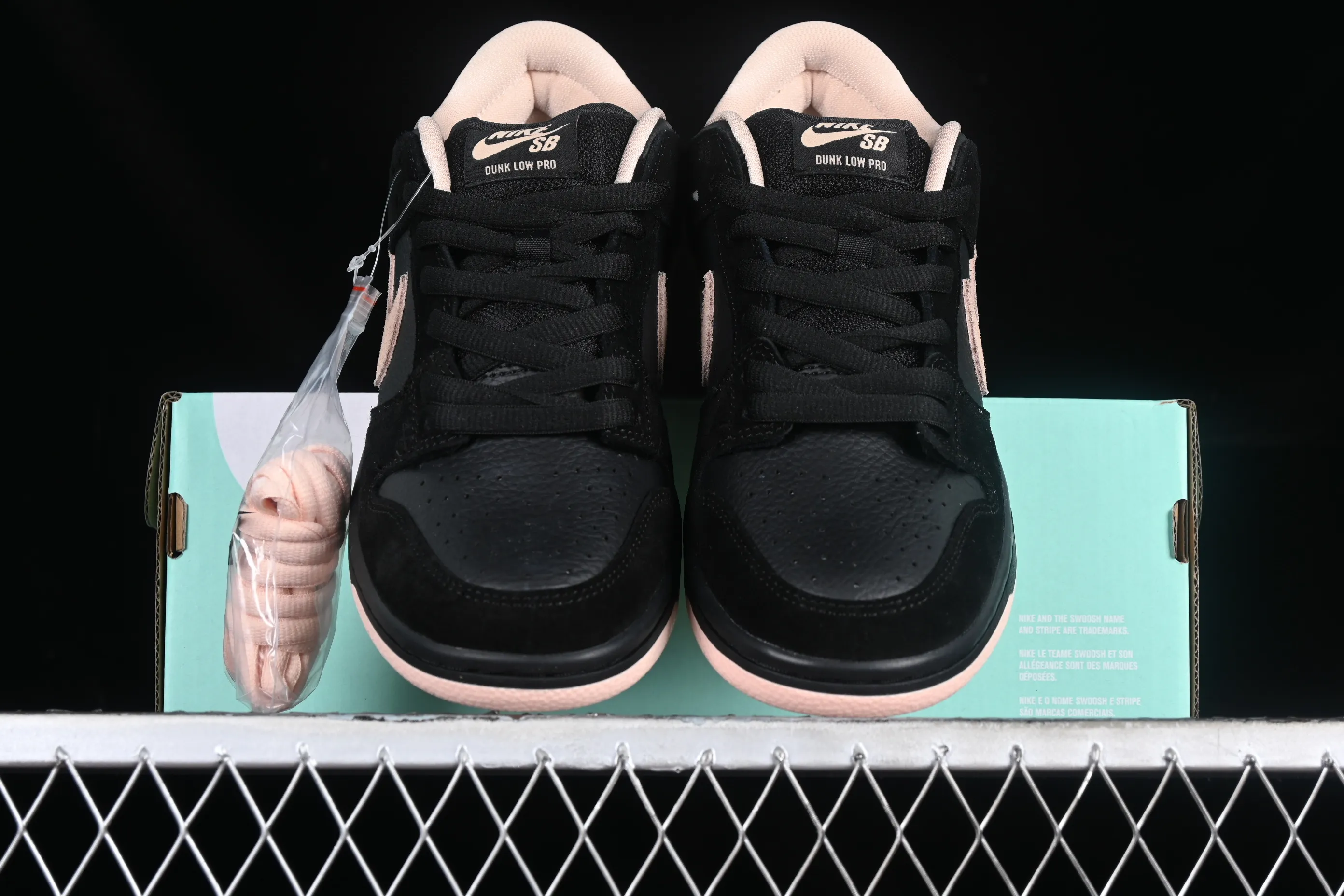 All categories Nk SB Dunk series Nk SB Dunk Low low-top sneakers K version Nk SB Dunk Low black and pink color SB dunk series low-top casual sports skateboard shoes BQ6817-003